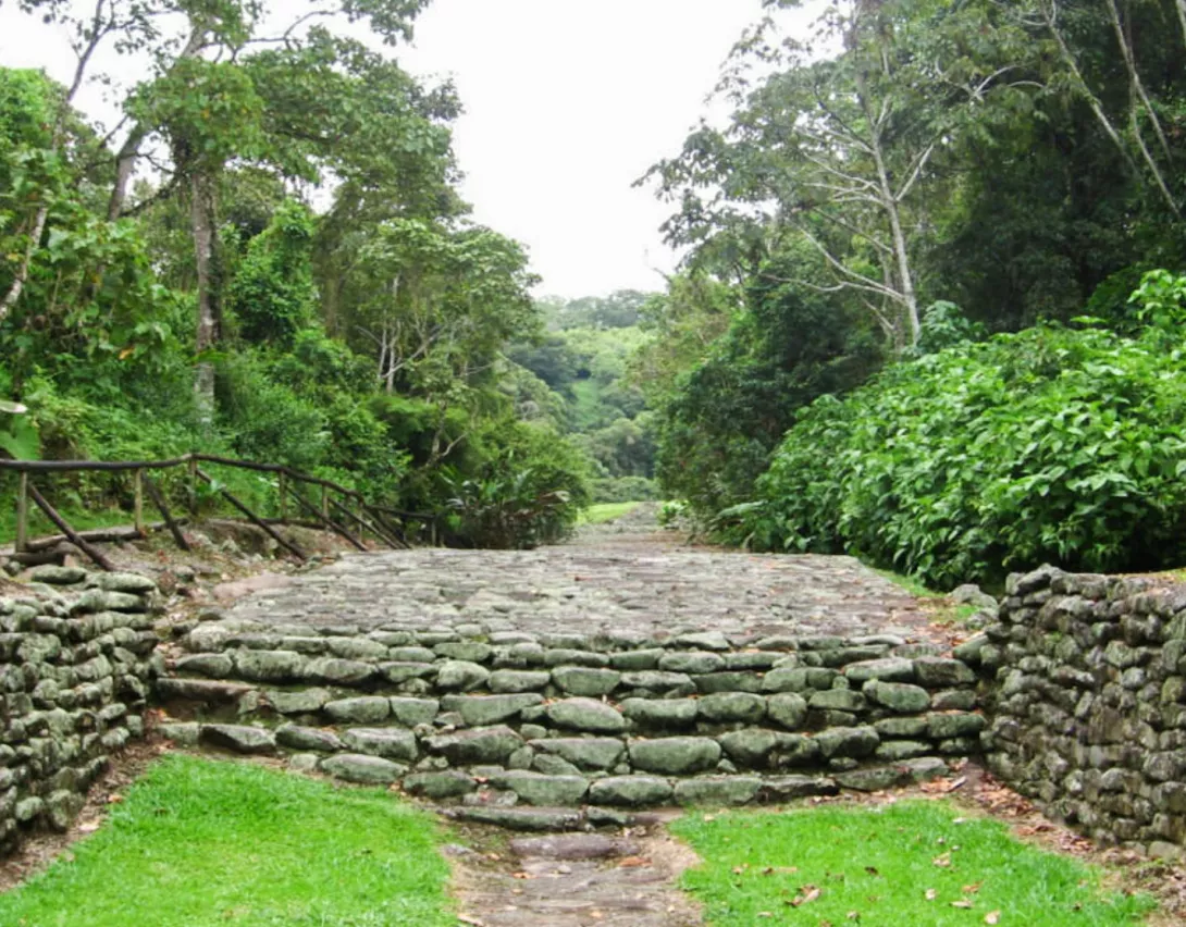 Monumento Nacional Guayabo, CR